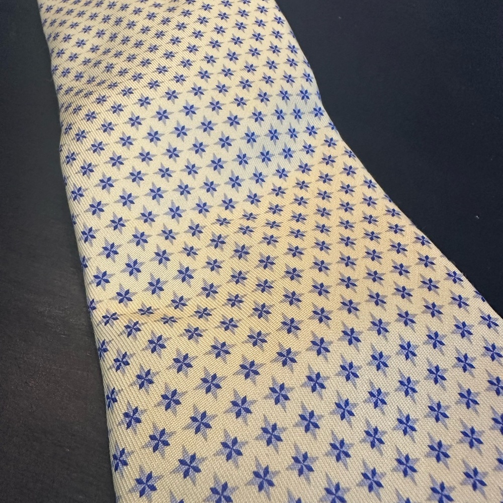 Vineyard Vines Yellow and Blue Star Silk Tie